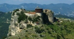 Në gjurmët e Gjergj Kastriotit : Kalaja e Petrelës