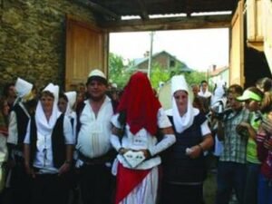 Udha e krushqve – Udhëtimi i shenjtë i martesës shqiptare